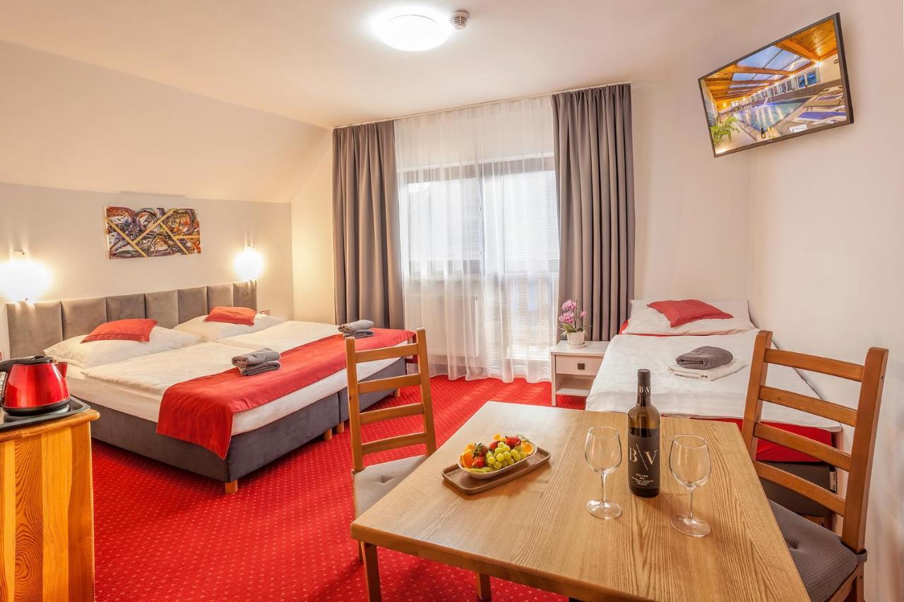מלון Wellness & Restaurant U Fandy 3*